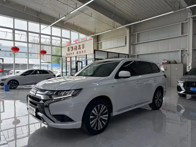 Mitsubishi Outlander, 2023