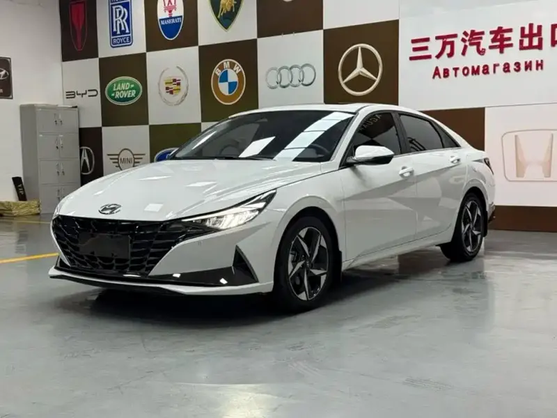 Hyundai Elantra, 2022