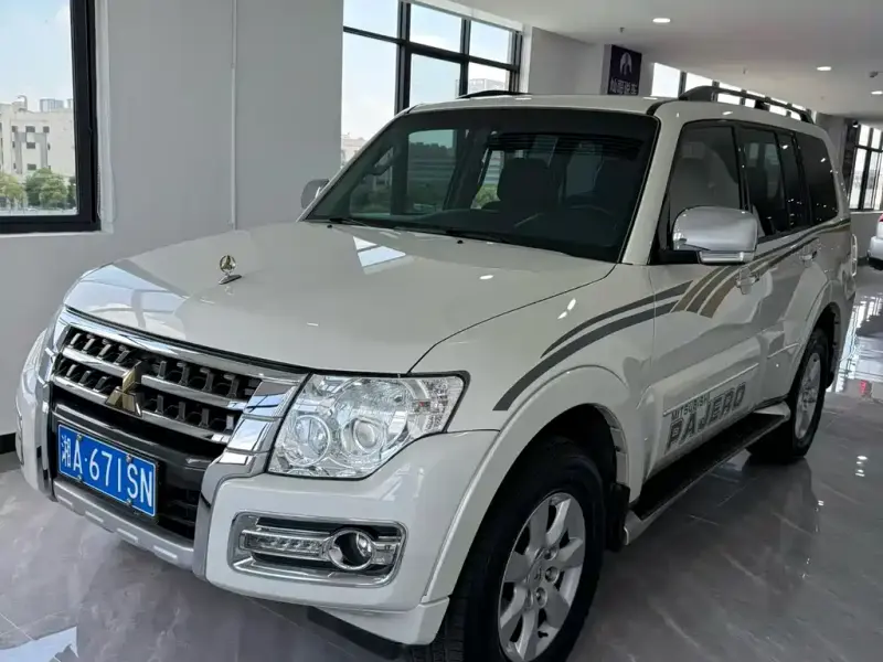 Mitsubishi Pajero (Import), 2020