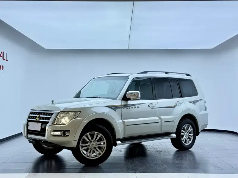 Mitsubishi Pajero (Import), 2019