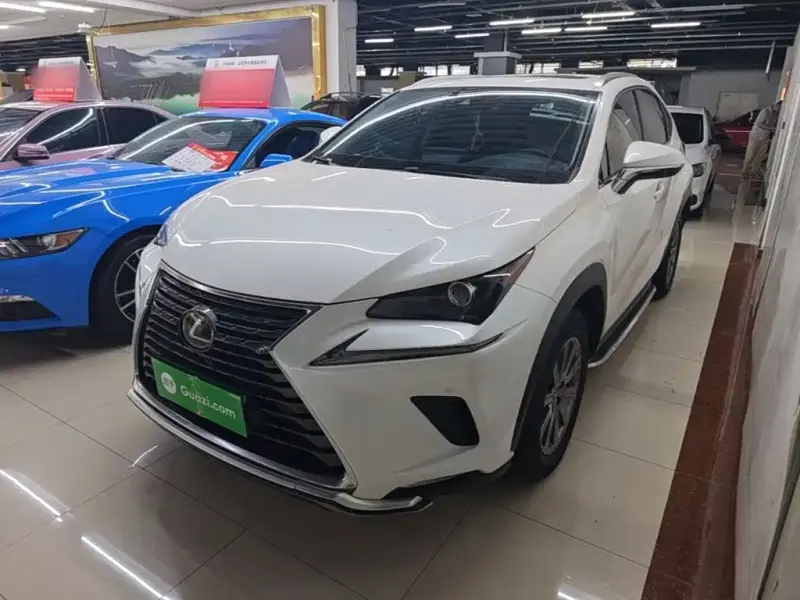 Lexus NX, 2020