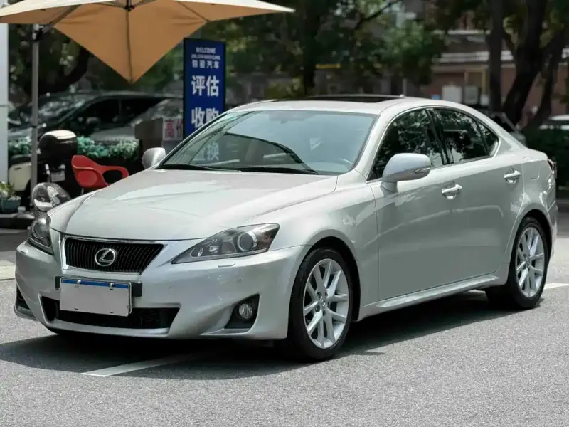 Lexus IS, 2010