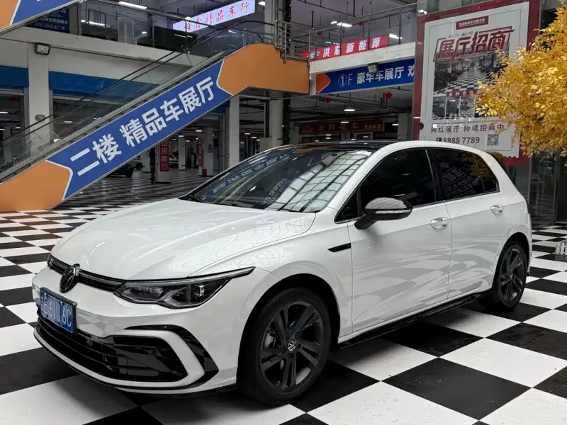 Volkswagen Golf, 2022