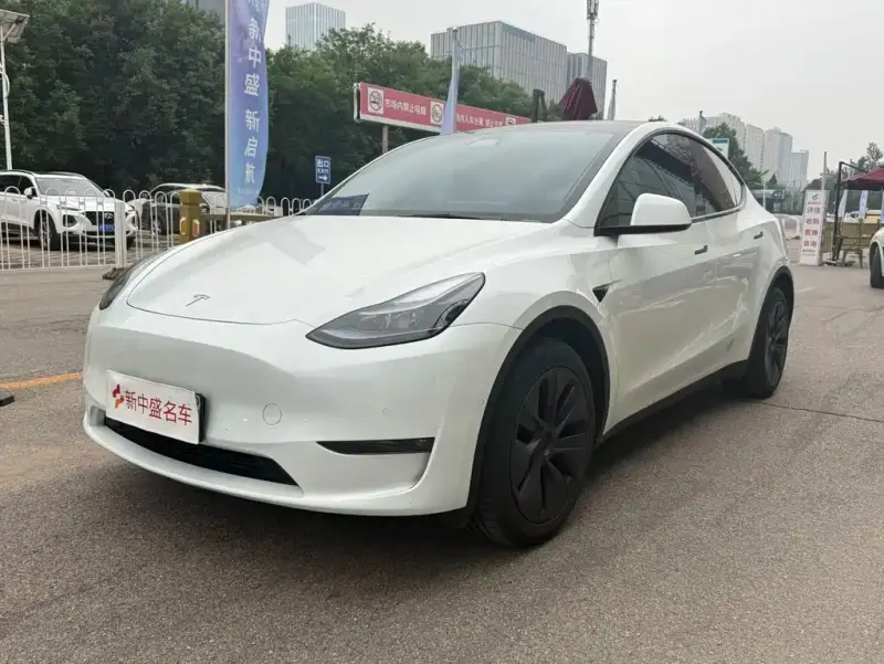 Tesla Model Y, 2023
