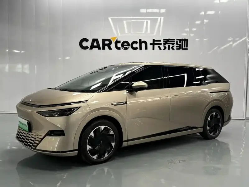 XPeng X9, 2024