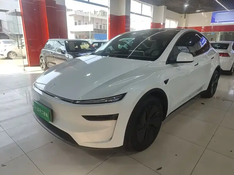 Tesla Model Y, 2025
