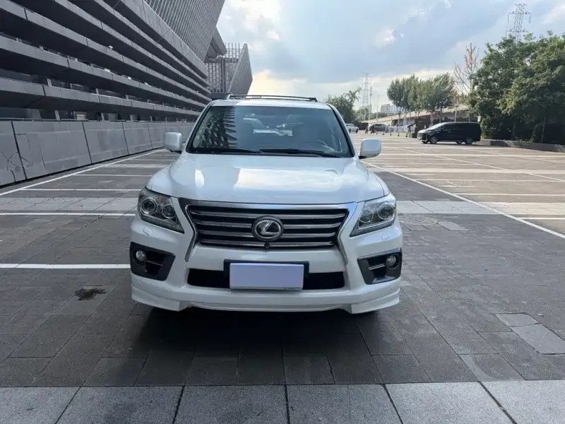 Lexus LX, 2011