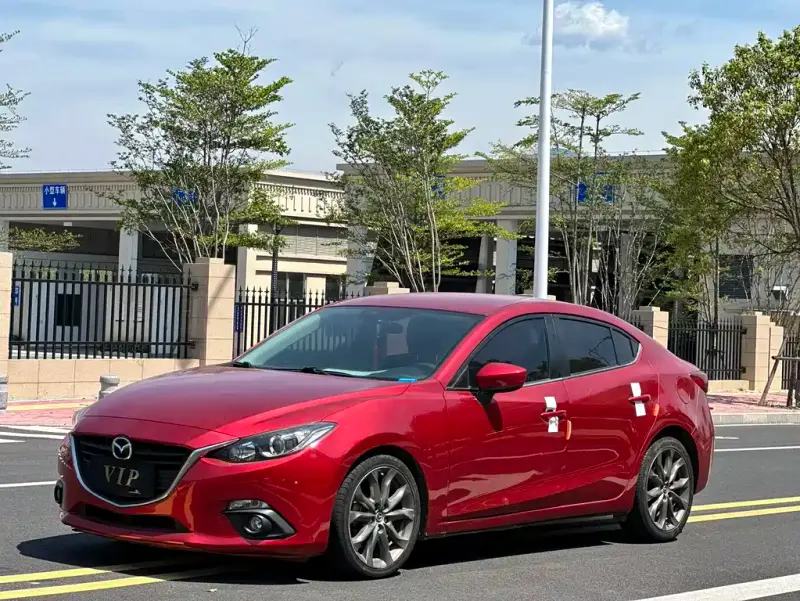 Mazda 3 Axela, 2015