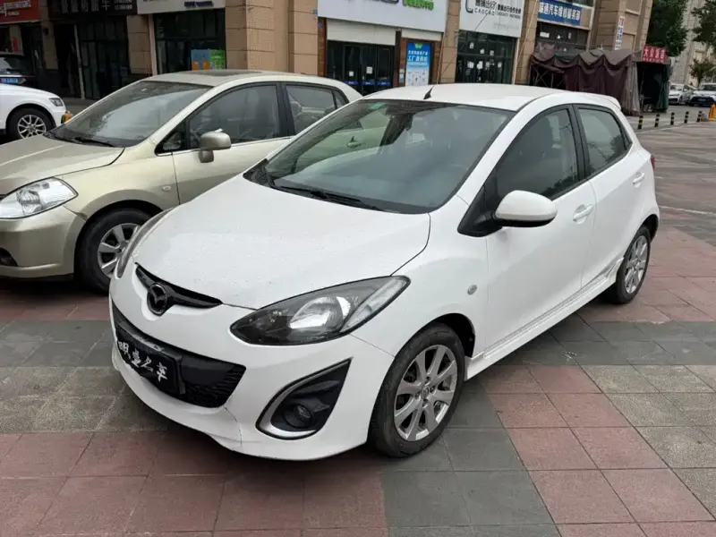 Mazda 2, 2015