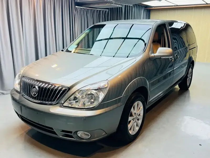 Buick GL8, 2013