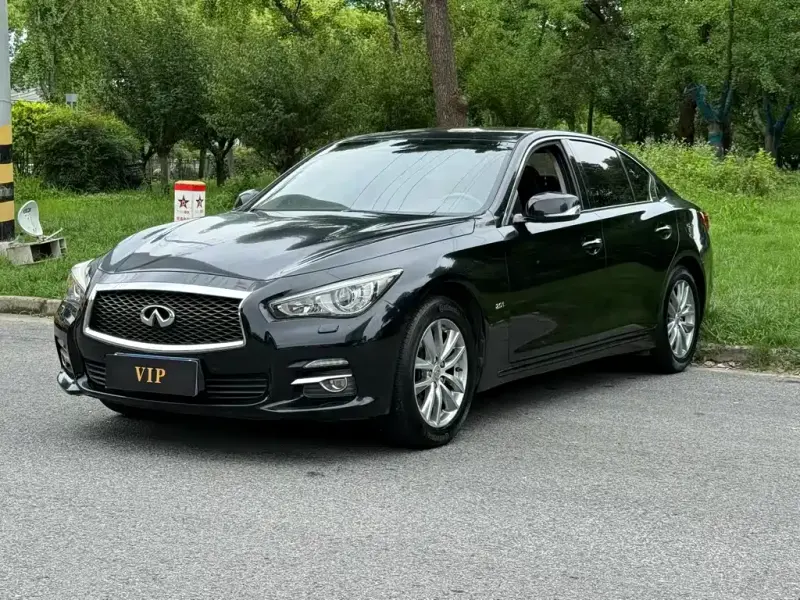 Infiniti Q50L, 2015