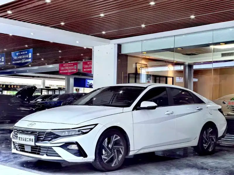 Hyundai Elantra, 2024