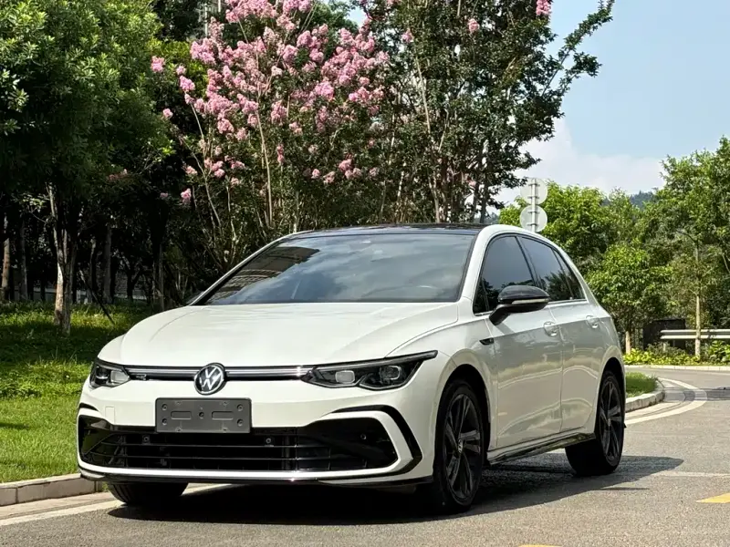 Volkswagen Golf, 2022