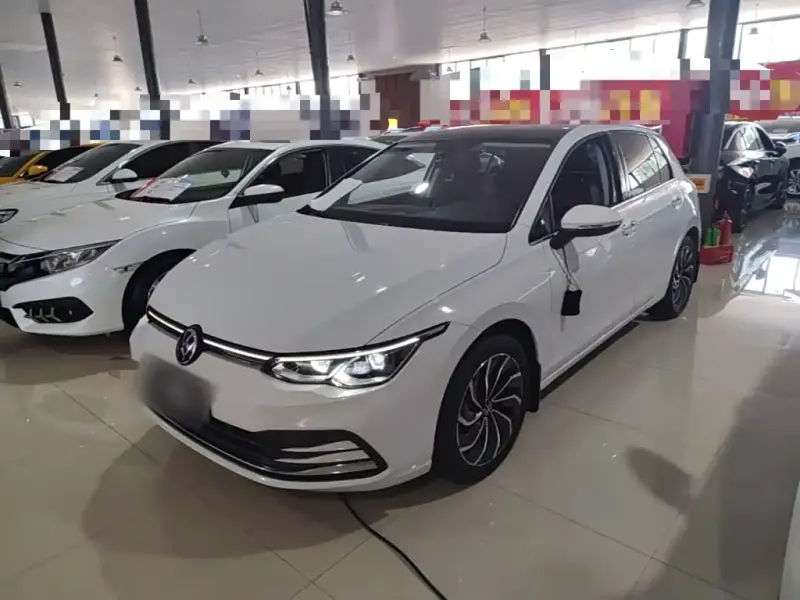 Volkswagen Golf, 2022
