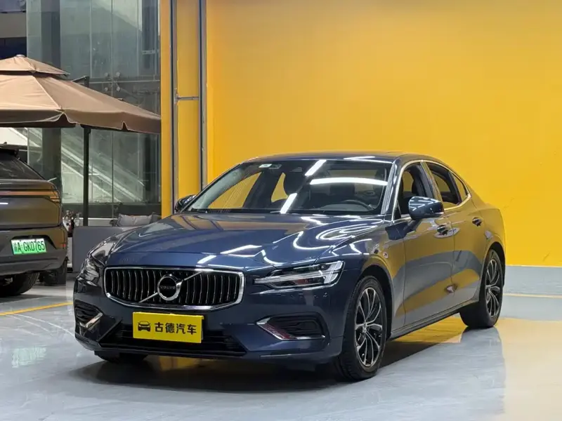 Volvo S60, 2022