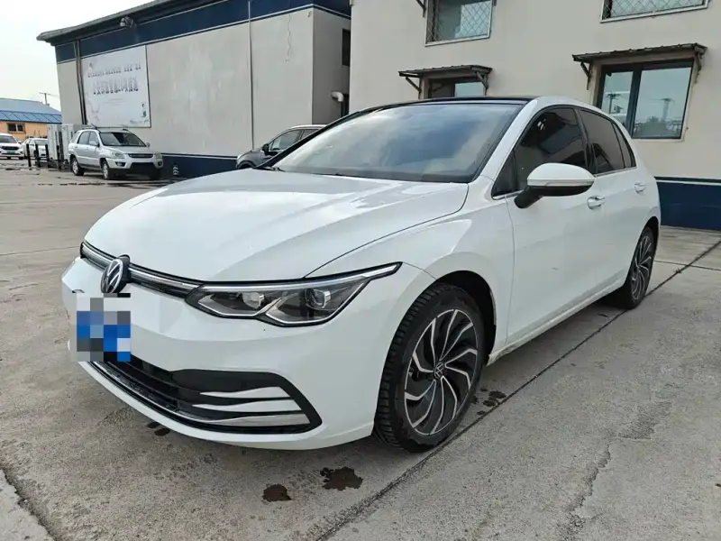 Volkswagen Golf, 2024