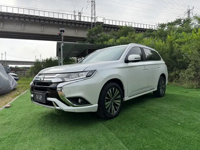 Mitsubishi Outlander, 2022