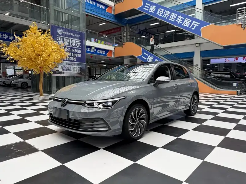 Volkswagen Golf, 2022
