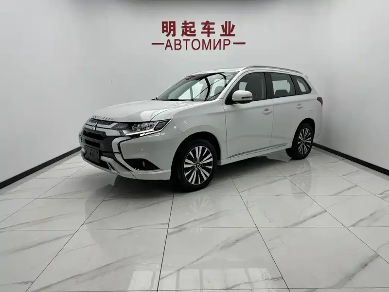 Mitsubishi Outlander, 2022