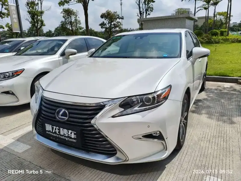 Lexus ES, 2016