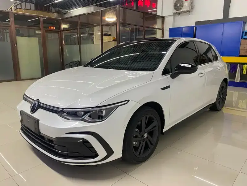 Volkswagen Golf, 2022