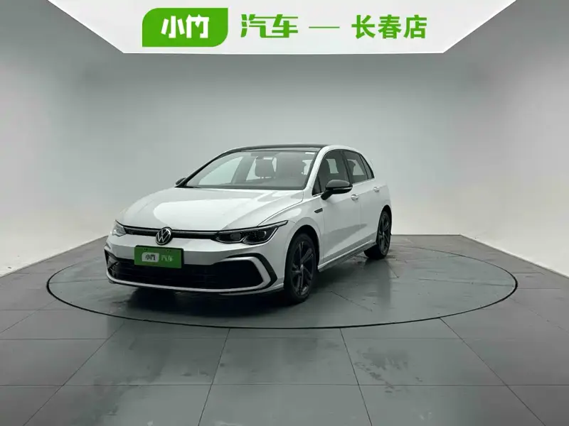 Volkswagen Golf, 2022