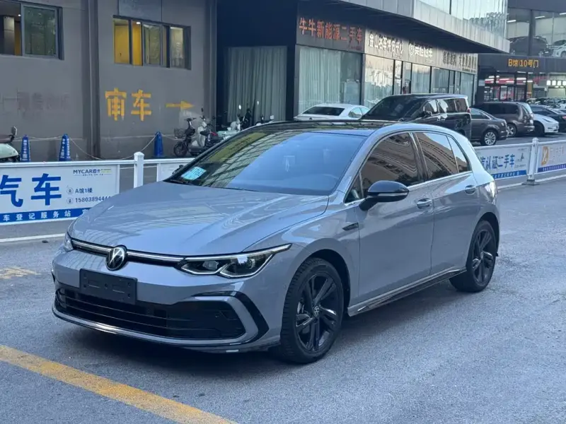 Volkswagen Golf, 2022