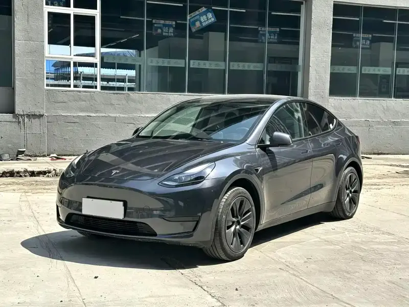 Tesla Model Y, 2024