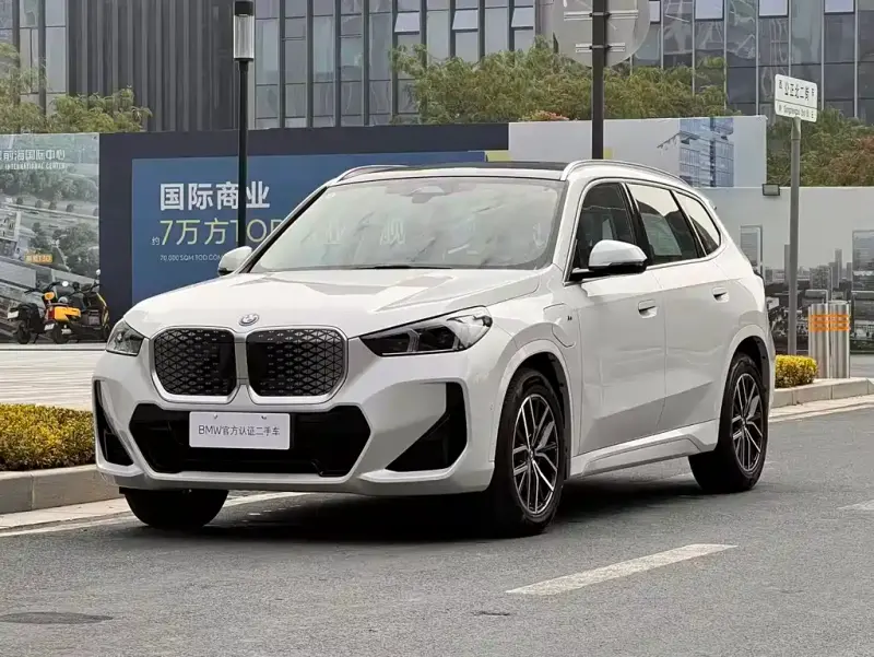 BMW iX1, 2025