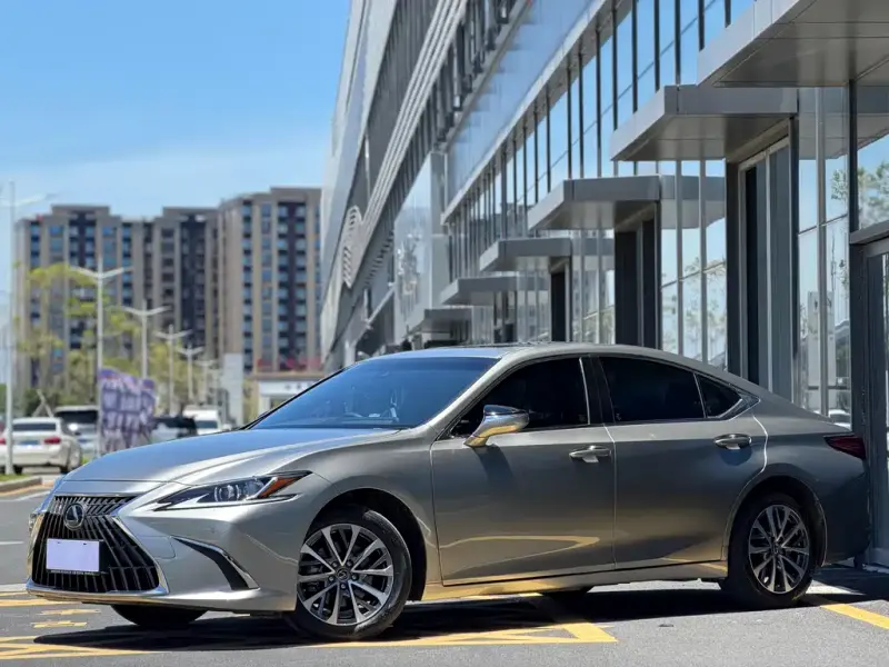 Lexus ES, 2024