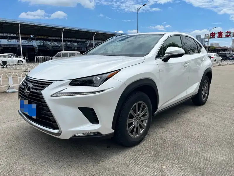 Lexus NX, 2021
