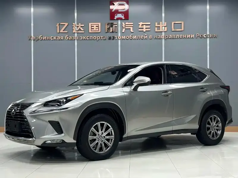 Lexus NX, 2021