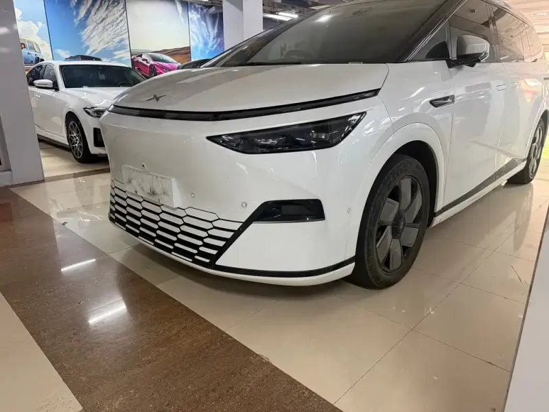 XPeng X9, 2024