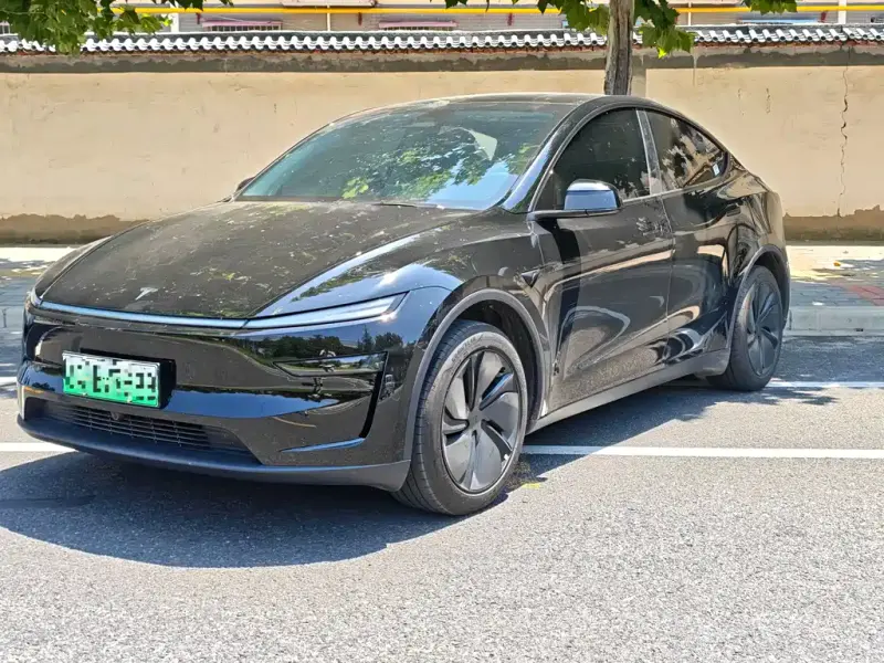 Tesla Model Y, 2025