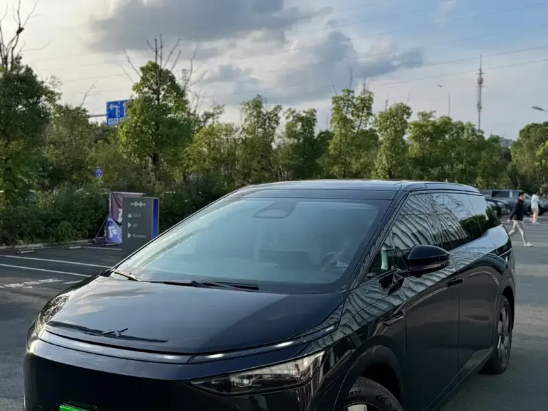 XPeng X9, 2024