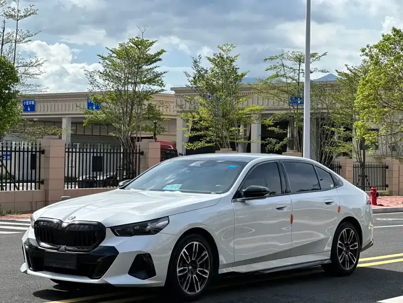 BMW 5 Series, 2024
