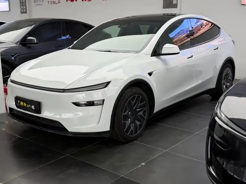 Tesla Model Y L, 2026