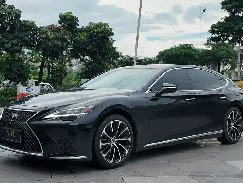 Lexus LS, 2022