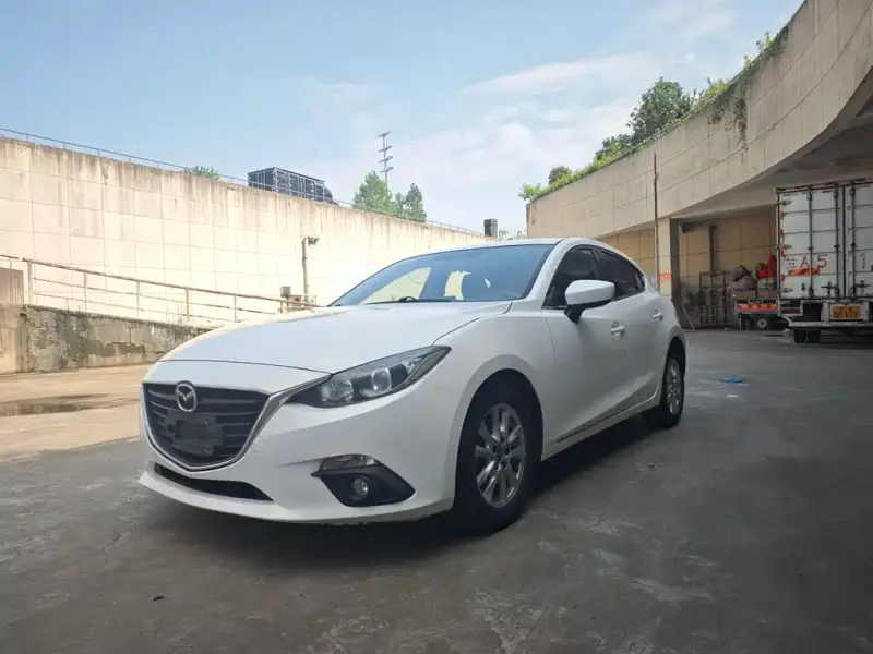Mazda 3 Axela, 2015