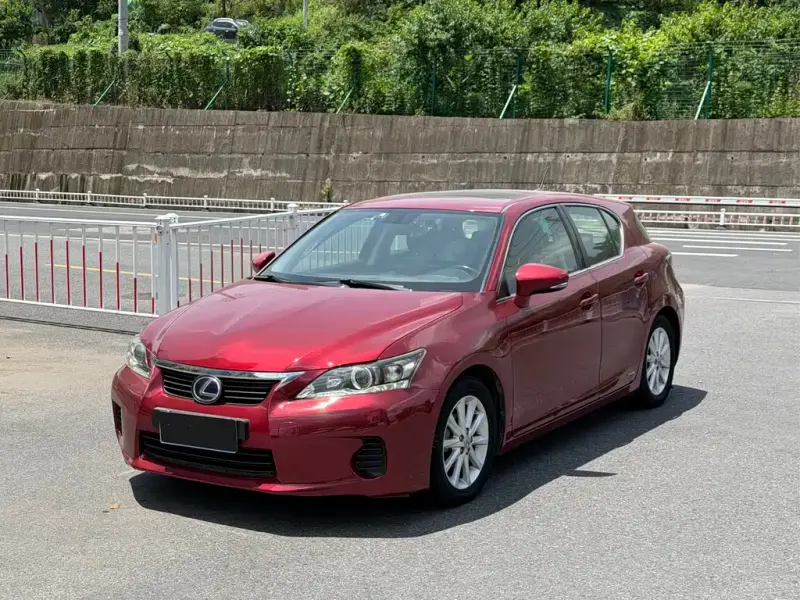 Lexus CT, 2013