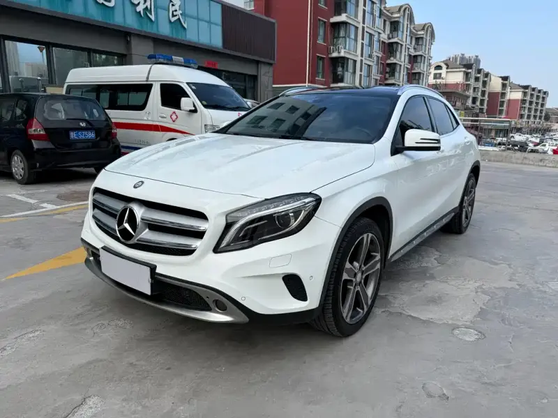 Mercedes-Benz GLA, 2015