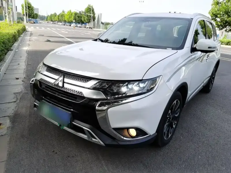 Mitsubishi Outlander, 2020