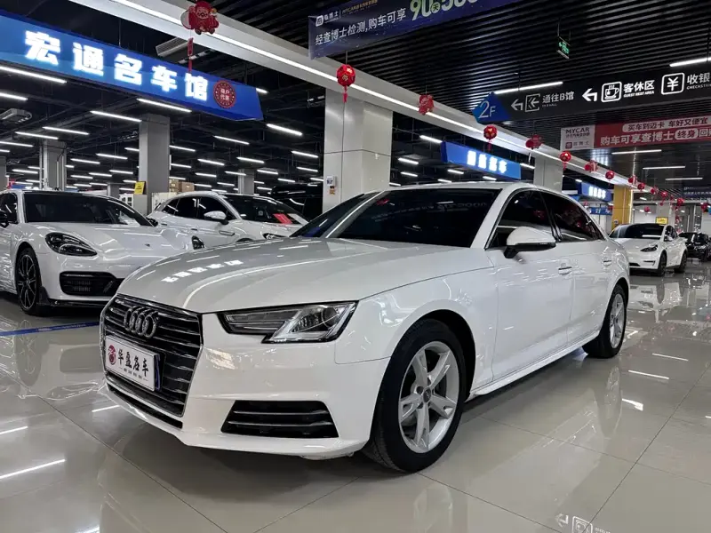 Audi A4L, 2018