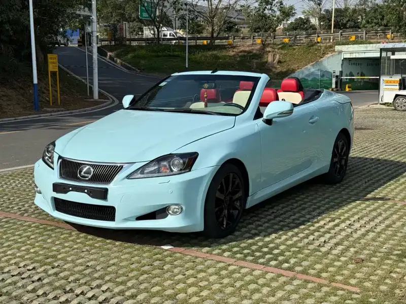 Lexus IS, 2013