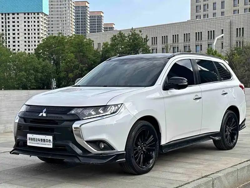 Mitsubishi Outlander, 2023