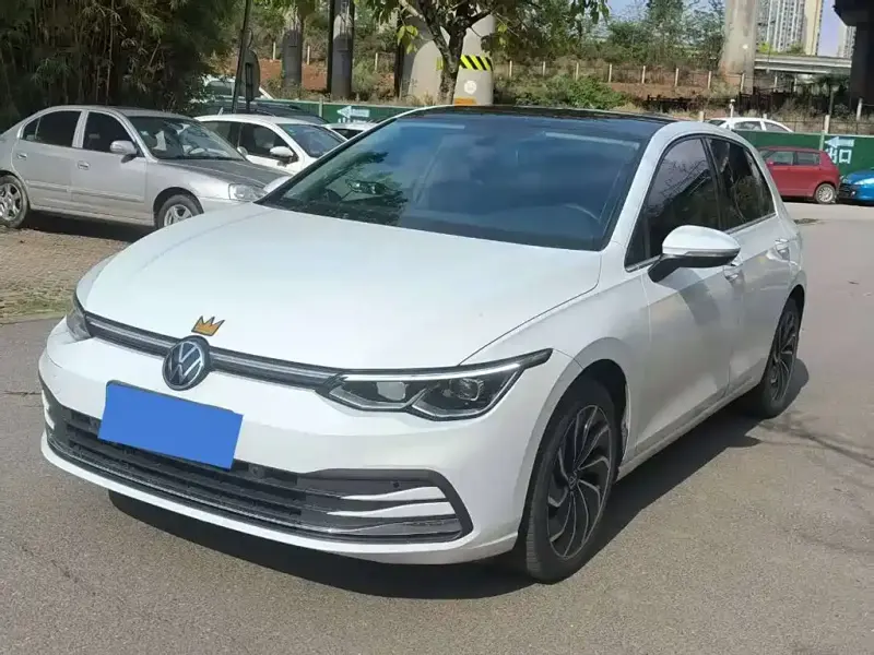 Volkswagen Golf, 2022