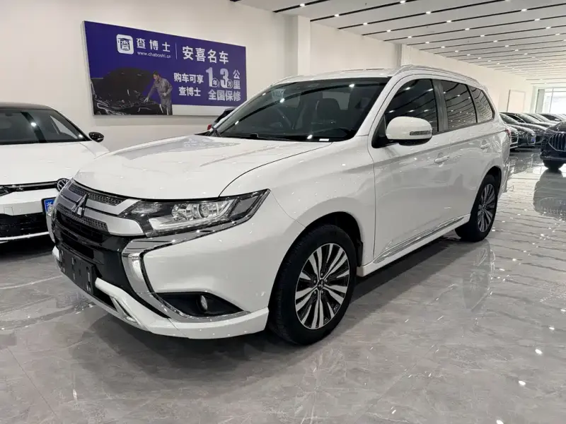 Mitsubishi Outlander, 2023