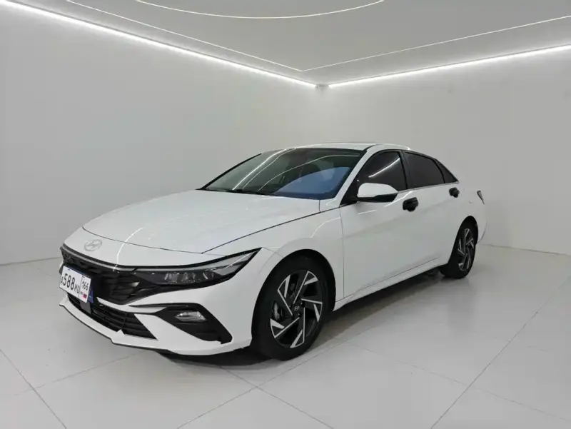 Hyundai Elantra, 2024