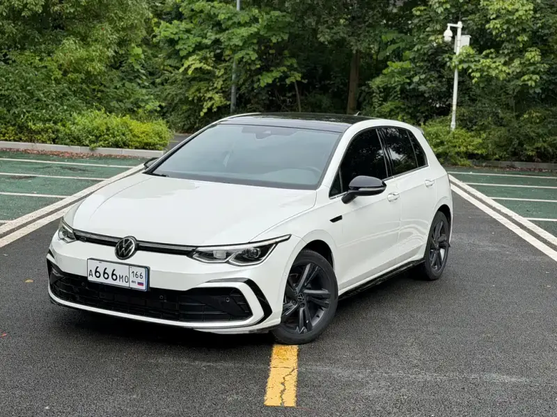 Volkswagen Golf, 2022