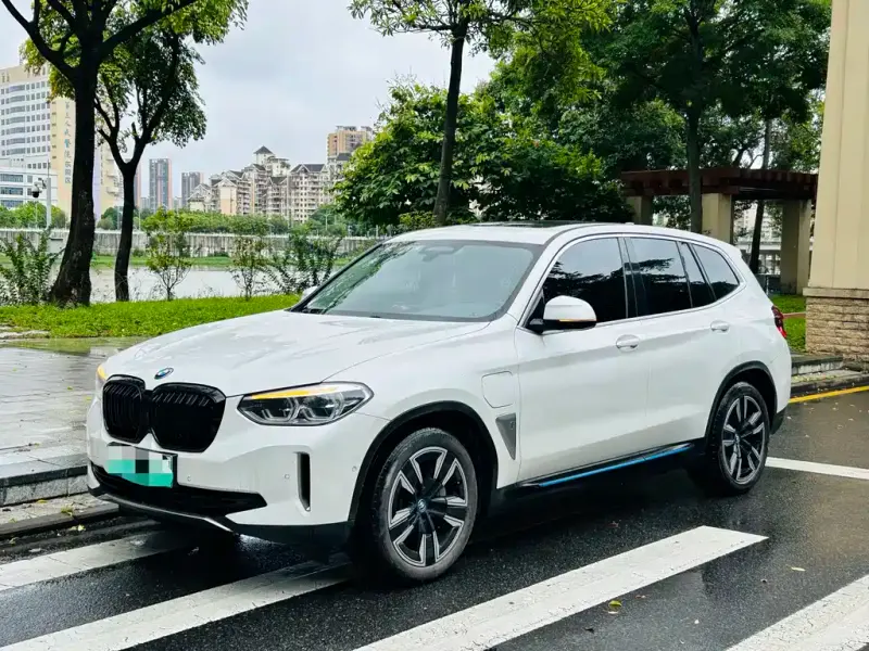 BMW iX3, 2021